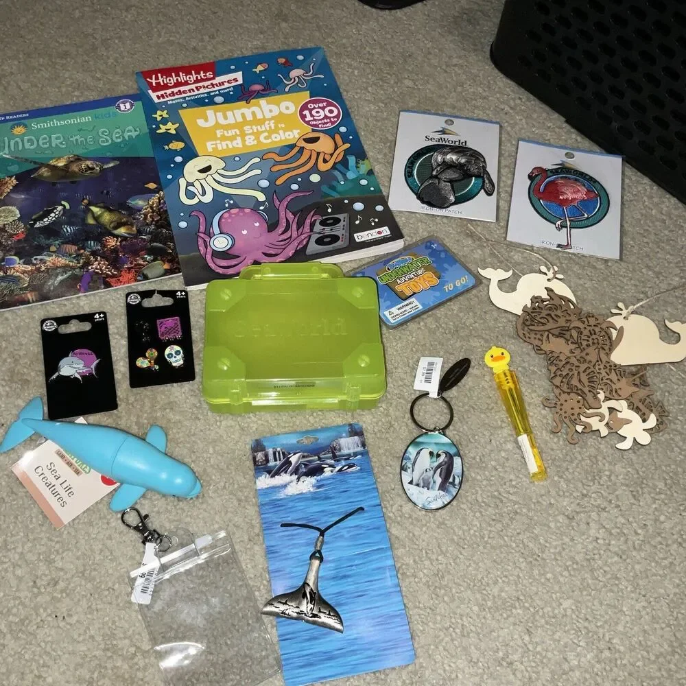 SEAWORLD REUSABLE BAG, GIRLS BUNDLE NECKLACE,SHIRT PINS,KEYCHAIN, PATCH,BOOK, ET